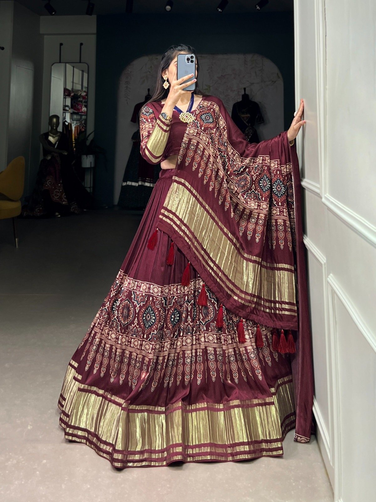 Lehenga Choli Gaji Silk - Image 3
